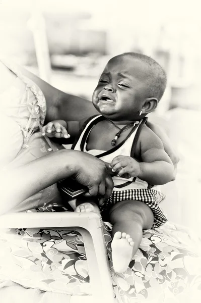 Little girl from Ghana cries — Stock Photo, Image