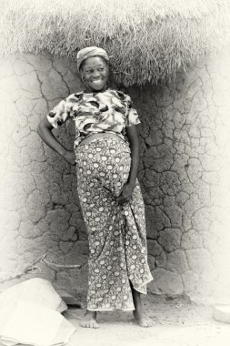 Gana üzerinden hamile bir kadın portresi