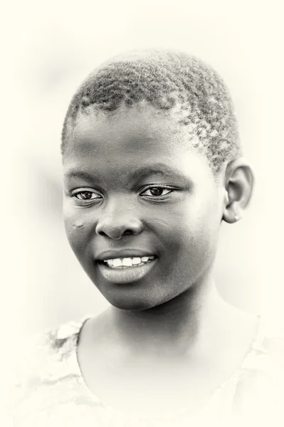 Kamera için genç çocuk gülümsüyor — Stok fotoğraf