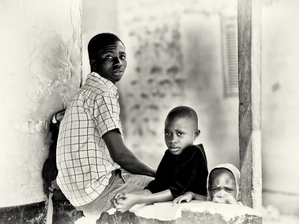 Трое мужчин всех возрастов Ганы — стоковое фото