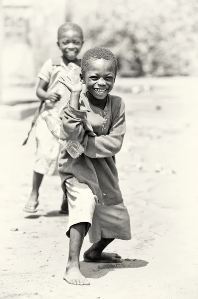 Ένα αγόρι της Γκάνα είναι ευτυχισμένος — Φωτογραφία Αρχείου