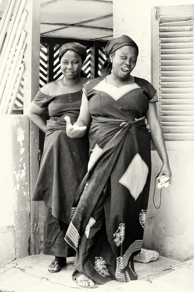 2 つのガーナの女性 1 つは怒っていると、もう一方がないです。 — ストック写真