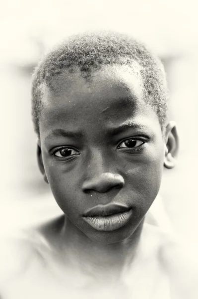 Een portret van een knappe Ghanese jongen — Stockfoto