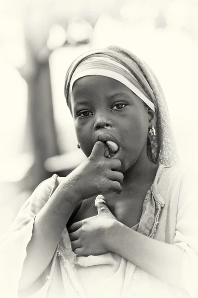 Ciekawy obraz kobiety, ghański — Zdjęcie stockowe