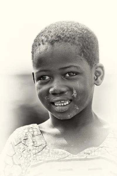 Ghanayan menina em uma pasta — Fotografia de Stock