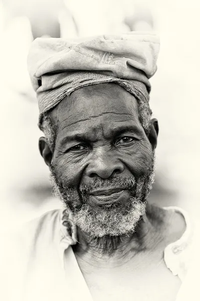Starý muž z Ghany s vousy — Stock fotografie