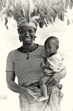 Annenin bebeği ile Ganalı bir resim