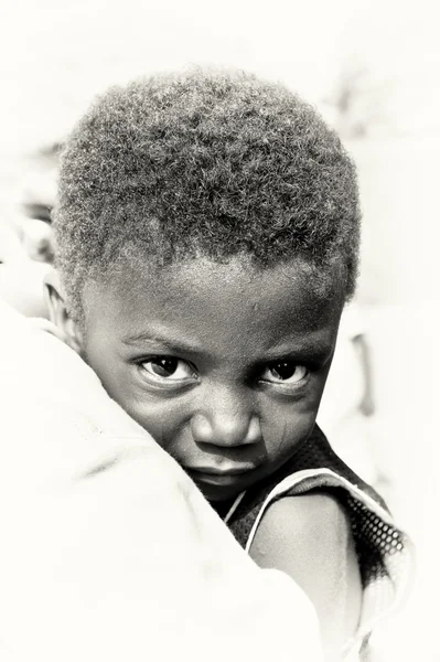 A little boy from Ghana watches on the camera — Stock Photo, Image