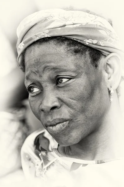 Грустная женщина в Гане — стоковое фото