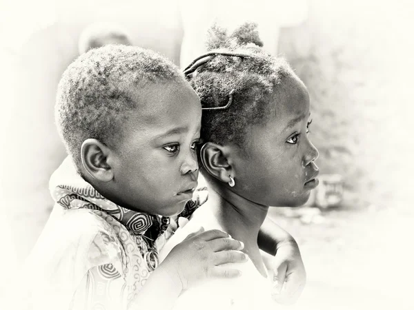 弟弟和妹妹从加纳 — 图库照片