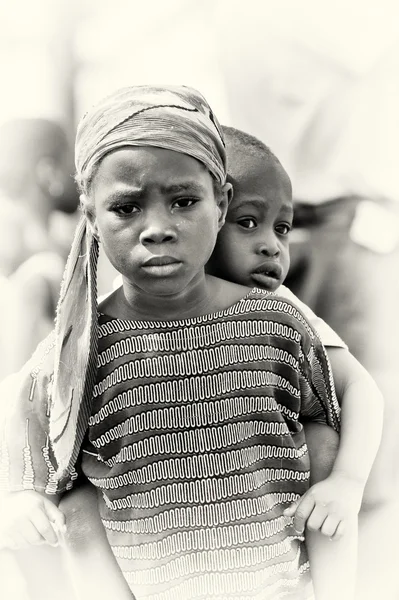 两个可怜的小婴孩从加纳 — 图库照片