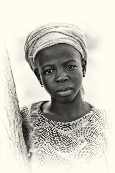 A lady from Ghana poses for the camera — Stock Photo, Image