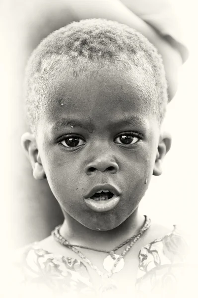 来自加纳的小大量出汗的男孩 — 图库照片