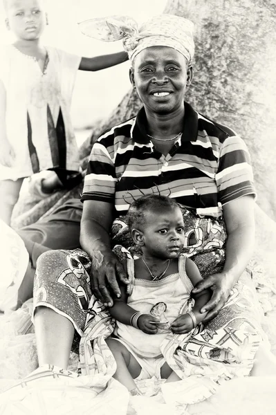En ghanansk mormor och en baby — Stockfoto