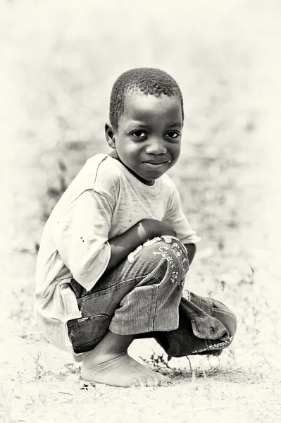 ガーナのポーズから小さな男の子 — ストック写真