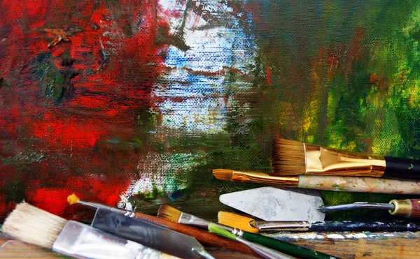 Brushes at easel — Stock Photo, Image