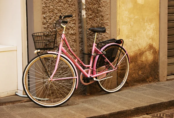 粉色自行车 — 图库照片