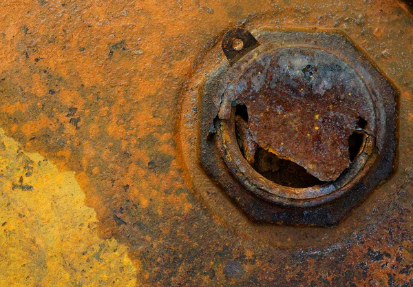 Vecchio serbatoio di metallo arrugginito — Foto Stock