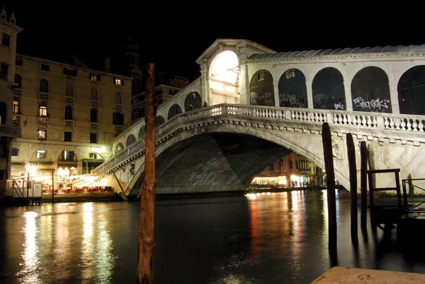 Rialto-Brücke, Venedig. — Stockfoto
