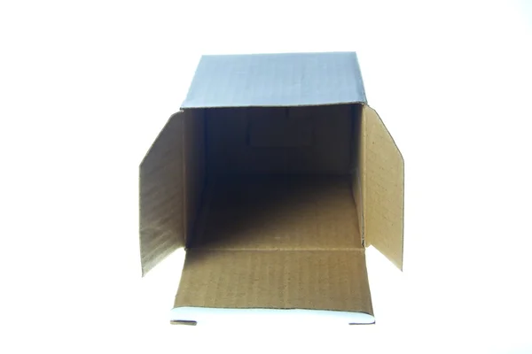 用白色背景隔绝的空纸箱 — 图库照片