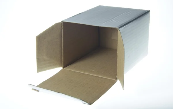 Boîte en carton vide isolée avec fond blanc — Photo