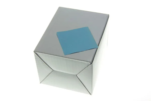 Lege kartonnen doos geïsoleerd met witte achtergrond — Stockfoto