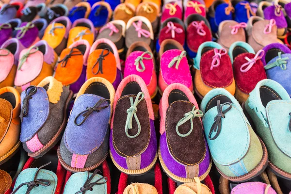 Kleurrijke schoenen — Stockfoto