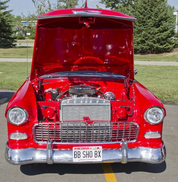 Kırmızı & beyaz 1957 Chevrolet bel air motoru — Stok fotoğraf
