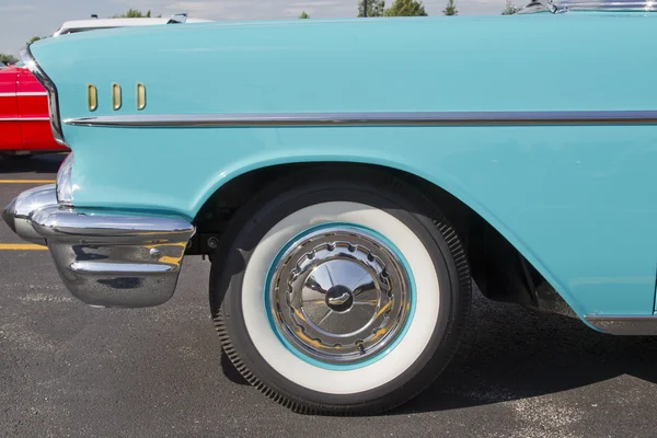 Polvo azul y blanco 1957 Chevy Bel Air Side View Cerrar — Foto de Stock