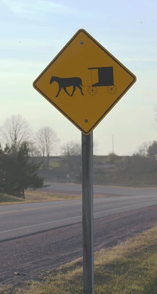 Amish hästdragen vagn tecken — Stockfoto