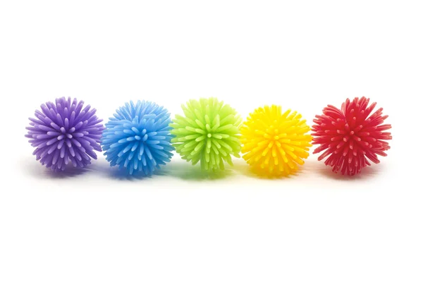 Fem färgglada stess koosh bollar i en rad — Stockfoto