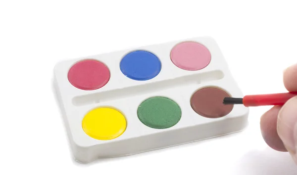 Färgglad färg med hand och pensel — Stockfoto