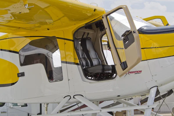 Expedition 350 Seeflugzeug schließt offene Tür — Stockfoto