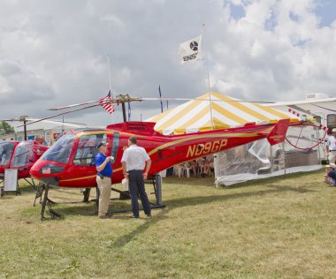 Enstrom 480b kırmızı helikopter