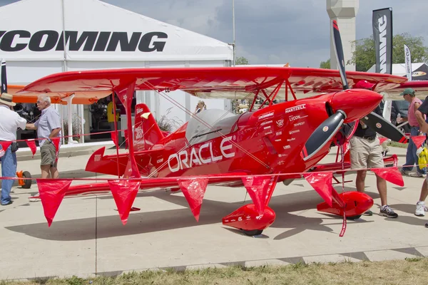 Front view of a Red Oracle airplane — Stock Photo, Image