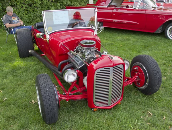 Красный 1927 Ford Roadster — стоковое фото