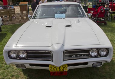 1969 Pontiac GTO front view clipart