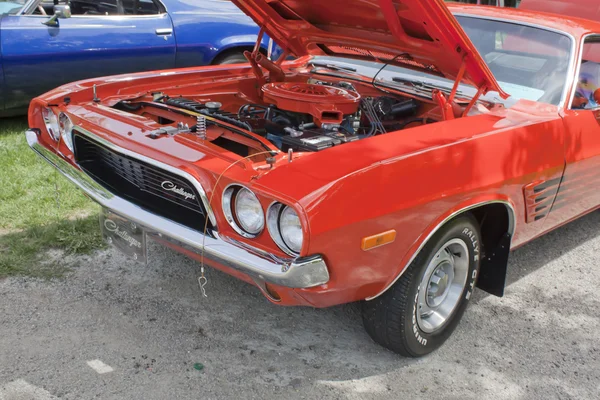 Dodge Challenger arancione da vicino — Foto Stock