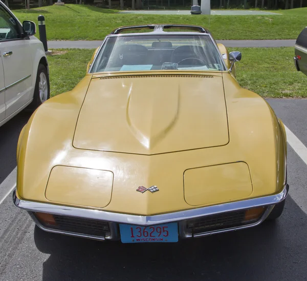Вид Chevrolet Corvette Stingray спереди — стоковое фото