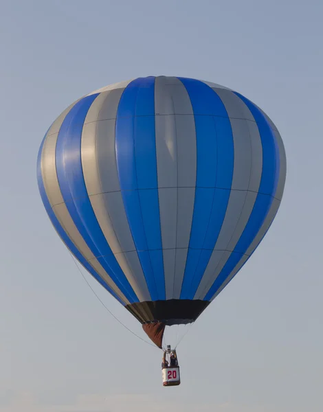 Luftballon hoch oben — Stockfoto