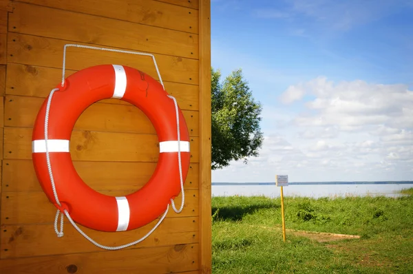 lifebuoy duvardaki