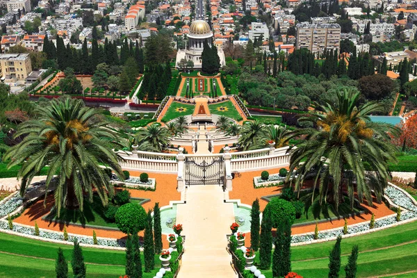 Jardins de Bahai de tirar o fôlego em Haifa Fotos De Bancos De Imagens