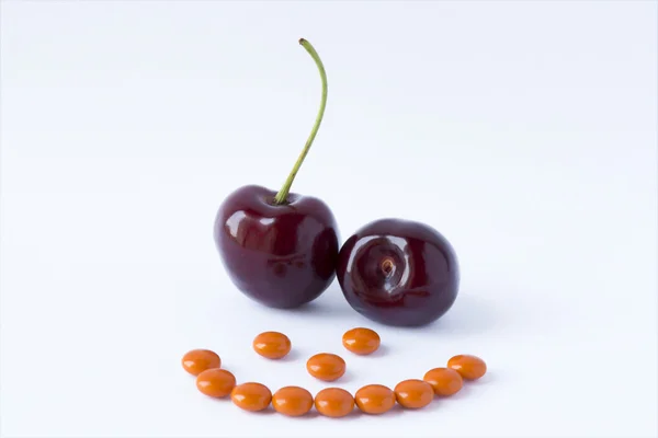 Vitamins in fruit and tablets. — Stock Photo, Image
