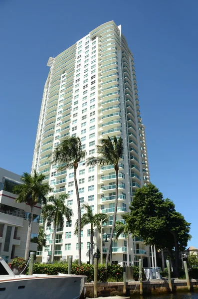 Apartamentos de lujo frente al mar en Florida — Foto de Stock
