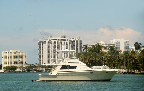 Yacht in miami, florida — Stockfoto