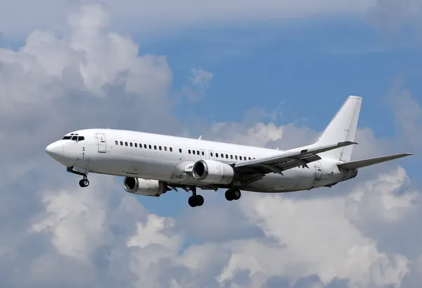 Avión jet de pasajeros blanco — Foto de Stock