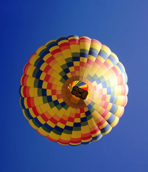 Барвиста повітряна куля — стокове фото
