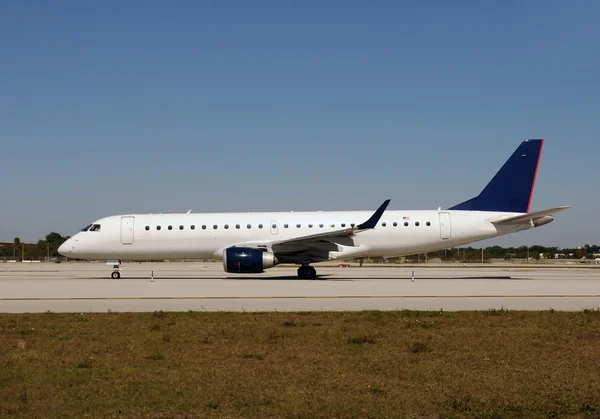 Vista lateral del jet de pasajeros — Foto de Stock