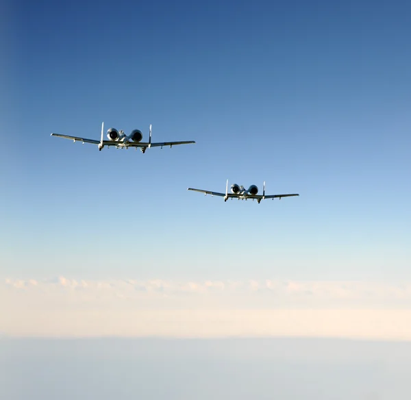 Twee jetfighters tijdens de vlucht — Stockfoto