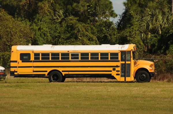 Sarı okul otobüsü — Stok fotoğraf